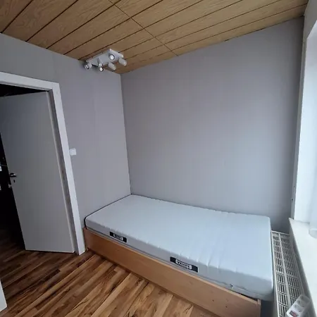 Erdgeschosswohnung Mit 3 Schlafzimmer アパート Wolpertshausen